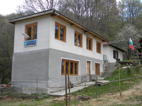 Хижа “Сакарджа”<br/> <span class='hut-category'>Номинирана от БПС</span><br/><a href='https://www.360mag.bg/posts/146470' target='_blank'><i class="fa fa-info-circle" aria-hidden="true"></i> Виж повече</a>